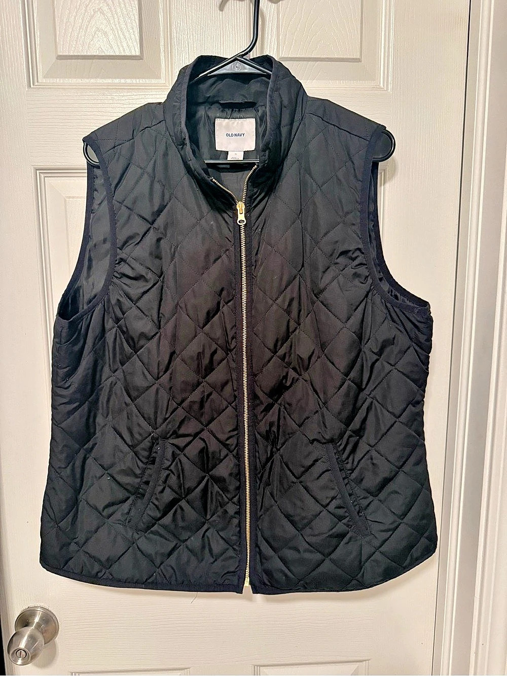 Old Navy Quilted Vest in Black Like New
